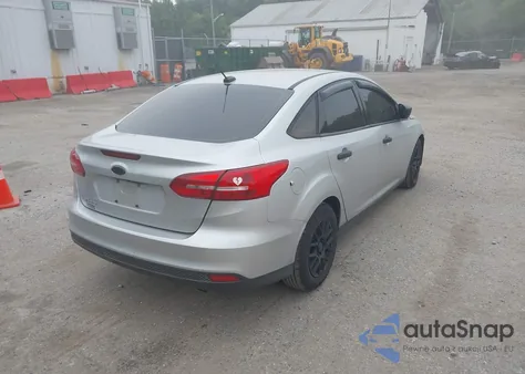 2016 Ford Focus S z USA, uszkodzony, nr VIN 1FADP3E26GL323959